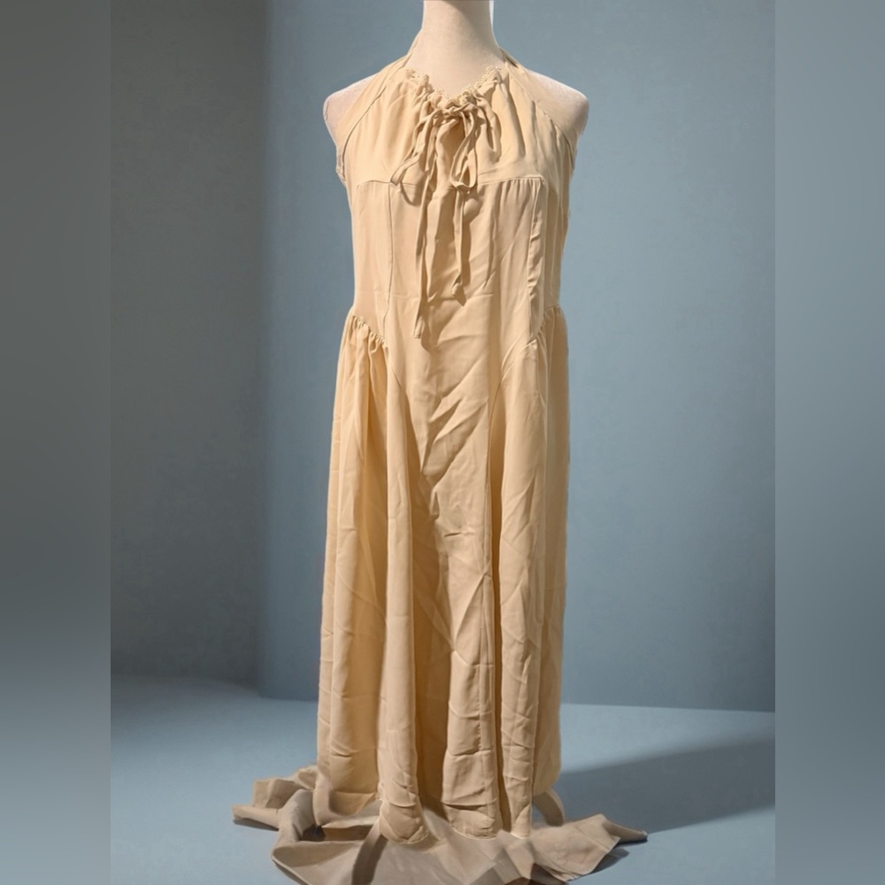 Elegant Cream‎ Halter Neck Dress